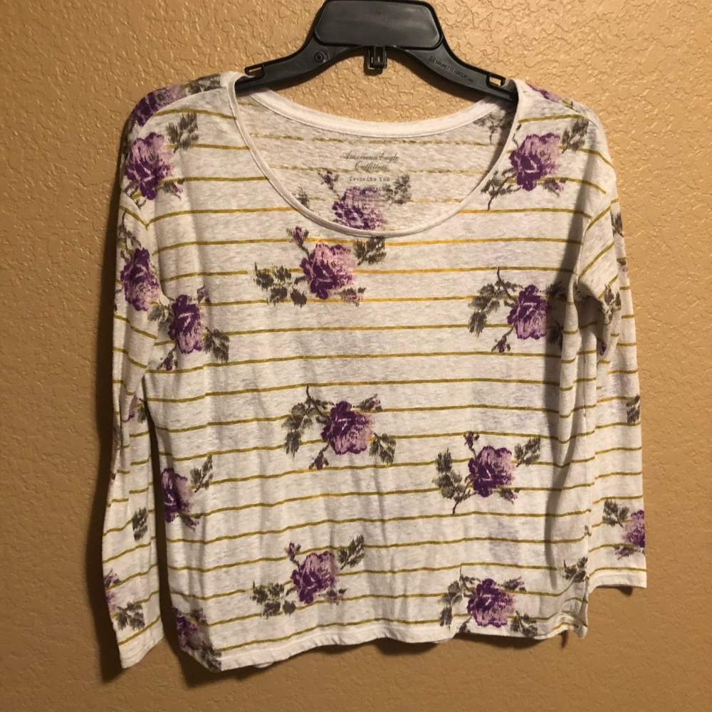 American Eagle favorite tee long sleeve w/ flowers